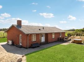 3 Bedroom Beautiful Home In Tim，位于Tim的酒店
