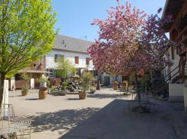 Besondere Ferienwohnung Spirit auf idyllischem Reiterhof nahe Burg Eltz，位于Münstermaifeld的带按摩浴缸的酒店