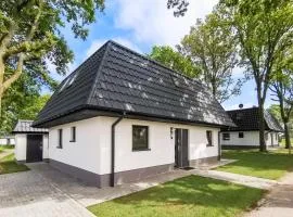 Stunning Home In Den Oever With Wifi