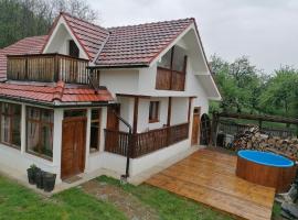 CasAndi，位于Cireşu的酒店