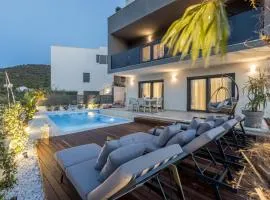 Villa ToDo with heated pool and jacuzzi