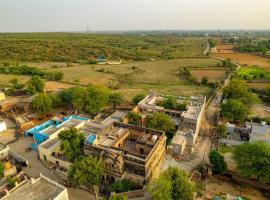 Khohar Haveli with Complimentary Breakfast and outdoor pool，位于古尔冈的酒店