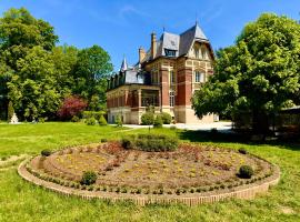 Château de Moliens，位于Moliens的带停车场的酒店