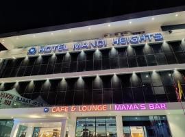 Hotel Mandi Heights - A unit of Neelkanth Hospitality，位于马恩迪的酒店