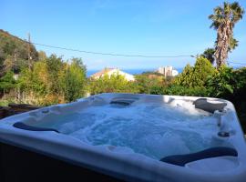 Location Bastia, U Fiumicellu. Vue Mer. Jacuzzi, Barbecue,... Pour 2 personnes，位于巴斯蒂亚的酒店
