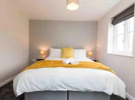 CLOUDSTAYS - Luxury 3 Bed Townhouse - Sleeps upto 8 Birmingham City and Central - Free Parking & WIFI