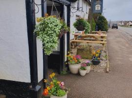 The Old Thatch Inn，位于Cheriton Bishop的旅馆