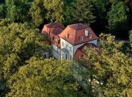 谢拉库夫庭院酒店