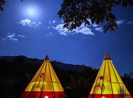 BIOSFERA LODGE GLAMPING tipi 2 personas，位于奥克萨潘帕的豪华帐篷