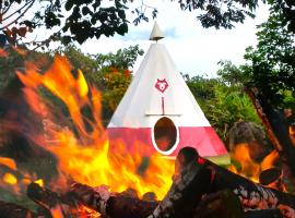 Biosfera Lodge tipi para 3 personas，位于奥克萨潘帕的木屋