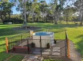 3 bed cottage nestled at centre of 21 acres in Blackbutt