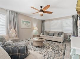 33rd Unit 1 Beachbound Parking 2 Blocks to the Beach，位于布里根泰恩的酒店