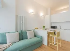 A Step from the Lake Apartment by Rent All Como