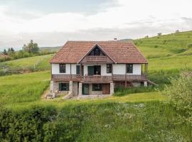 Hillside View Cottage - Csíksomlyó-panoráma vendégház，位于Păuleni-Ciuc的酒店