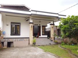 Villa 165 Puncak，位于希萨鲁阿的乡村别墅