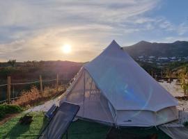 Glamping Finca el Olivo，位于米哈斯的豪华帐篷营地