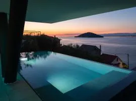 Villa Trinity - Hillside villa with Sea View and Infinity Pool