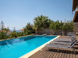 Green Villa Aegina，位于Aegenitissa的带泳池的酒店