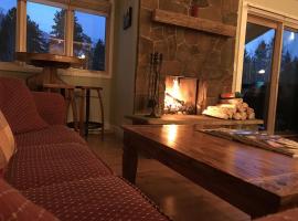 Gorgeous Jackson Hole Condo in Top location with Great Views and Private Deck with Barbeque!!，位于威尔森的酒店