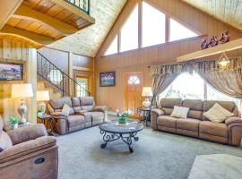 Sunny Cedaredge Home with Mtn Views - Hike and Fish!，位于Cedaredge的酒店