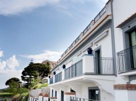 Suites in the Amalfi Coast - GuestHouse with Terrace near Amalfi - Breathtaking View of Ravello，位于斯卡拉的酒店