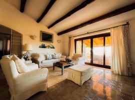 Sardinian Luxury Hospitality - Villa Fuli Rooms and more，位于阿兰奇湾城的旅馆