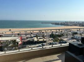 Luxury Apartment 105sqm Terrace Seafront WIFI Unlimited，位于阿加迪尔Agadir port附近的酒店
