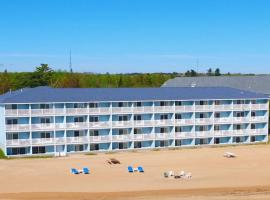 Great Mackinaw Beachfront Hotel，位于麦基诺城佩尔斯顿地区机场 - PLN附近的酒店