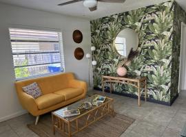 Miami's Cozy Tropical Getaway，位于迈阿密科勒尔盖布尔斯国际艺术中心附近的酒店