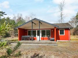 6 person holiday home in Aakirkeby，位于维斯特索马肯的酒店