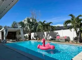 The Pink Flamingo Heated Pool Oasis! 12min from CL Beach