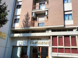 Hotel Napoleon，位于蓬特雷莫利的酒店