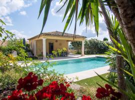 Villa Syracuse - Chambre privée avec piscine et jardin，位于孔格林的住宿加早餐旅馆