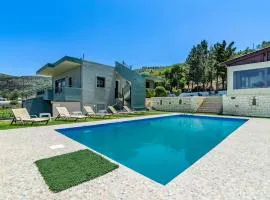 House with Pool & Garden for Families & Friends 1