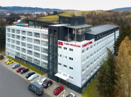 HOTEL DOUBLE RED CARS Museum，位于布雷兹诺的酒店