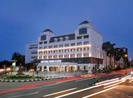Metro Park View Hotel Kota Lama Semarang，位于三宝垄阿克马德雅妮机场 - SRG附近的酒店