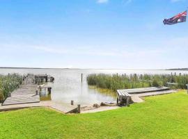 Hindmarsh Hideaway- Waterfront pet friendly NBN Private jetty，位于Hindmarsh Island的酒店