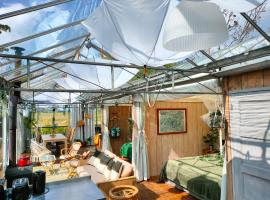 Vrijstaande accommodatie Glamping de Kas InN，位于Hank的豪华帐篷营地