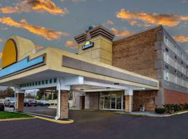 Days Inn by Wyndham Livonia Canton Detroit，位于利沃尼亚的酒店