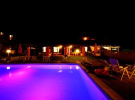 Villa (apartment H) — Pool — Lake Idro，位于Vesta的酒店