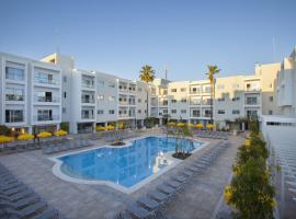 Mayfair Hotel formerly Smartline Paphos，位于帕福斯的酒店