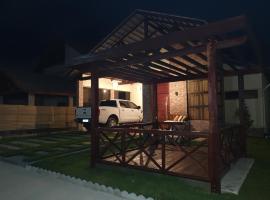 Chal&eacute; de campo em condom&iacute;nio fechado，位于巴纳内拉斯的木屋