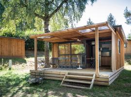 Huttopia Lac de la Siauve，位于Lanobre的酒店
