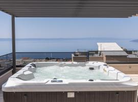 Villa Toni with pool and jacuzzi，位于马卡尔斯卡的酒店