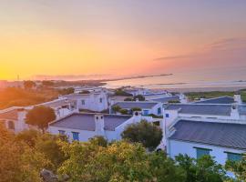 Flamink Beach View Cottage in Paternoster，位于帕特诺斯特的酒店