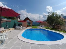 Villa Green Oasis With Pool，位于萨拉热窝的酒店