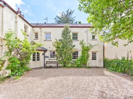 Bridge Cottages, Bridge House & Bridge Suite, Sleeps 12，位于科尼斯顿的酒店