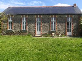 Gîte -Belle Maison dans une ancienne école-Tarif réduit hors WE !，位于Chanzeaux的酒店