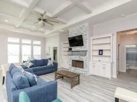 Luxurious 4-Bedroom Retreat Near the Beach: King Suite, High-Speed WiFi, Free Parking