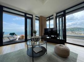 Riviera Apartments - Five Stylish Penthouse Apartments with Unrivalled Sea Views of Teignmouth, Shaldon, The Jurassic Coastline & The Teign Estuary，位于廷茅斯的酒店